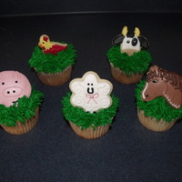 Barn Yard Cookie/cupcakes Thanks for looking! These were soo fun to do! Mini animal cookies ontop of cupcakes!