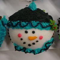 Snowman Cupcakes I loved these when I saw them on the site. Thanks so much for sharing the instructions and all the inspiration. I had to make 50 of these...