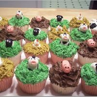 Farm Animal Cupcakes all fondant animals