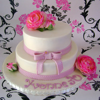 Pink & Ivory played with basic cake before making the final cake with a model on, flowers not real