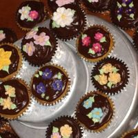 Flower Cuppies I made these for a bake sale at my kids' school. Chocolate and yellow cuppies with Sarah Bernhardt Chocolate Glaze (Thanks Shirley -...