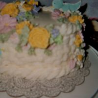 Wilton 2 Birds Here's the famous Wilton 2 end of class cake with the little birdies. The usual buttercream basketweave, the usual royal icing flowers...