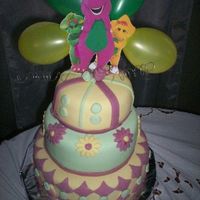Barney Cake Barney es una figura impresa en papel y pegada en cart&oacute;n, el resto dde la torta, dise&ntilde;o simple cubierto en fondant