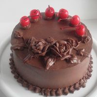 Triple Choco Caramel Cake This cake i make for my friend.i am very happy to know that she really like the cake ^ ^