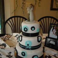 Dsc03002_00.jpg I originally listed this in cake disasters, but I received a lot of positive comments about it, so I will keep it in wedding cakes. This...