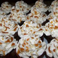 Cupcakes Chocolate cake, Vanilla Italian Meringue Buttercream (thanks to Mary-Ann for the receipe here on CC), drizzled caramel. Made for my husband...