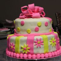 Fondant Polk A Dot Cake With Daisies And Bow 