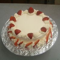 Sweet Strawberry Strawberry decoration! sponge yellow cake, soak in brandy.