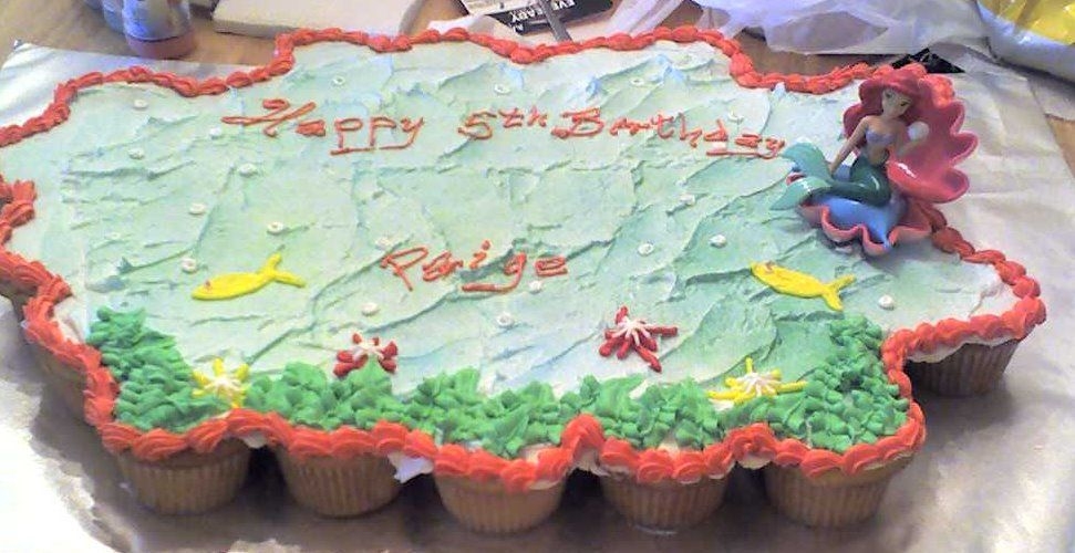 Paige5Th.jpg This was done for my granddaughter. My first time doing a cupcake cake. It was fun and easy.
