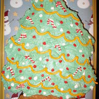 O Christmas Tree Christmas tree cupcake cake. Lemon curd filled gingerbread cupcakes covered in cream cheese IMBC.