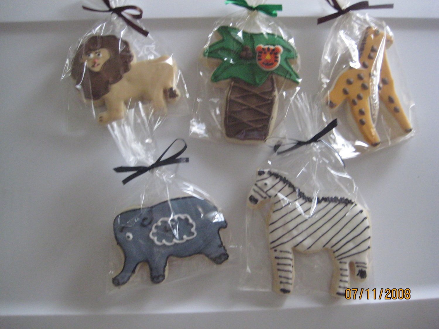 Jungle Cookies NFSC with Antonias RI Jungle cookies i made for my twin's birthday party favors. I foundout that is is hard to make spots on the...