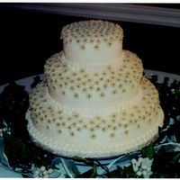 Coming Up Daisies All b/c icing with 381 fondant, cream colored daisies, each about the size of a nickel.