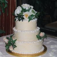 Round Wedding Cake With Silk Flowers 