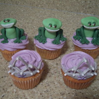 Princess & The Frog Cupcakes Fondant frogs and royal icing tiaras with edible pearls. The "X" on the tiaras are for the birthday girl's first initial.