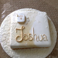First Communion First communion cake for dh's nephew. Meant to be white and gold, but it doesn't quite show up like that in this pic.