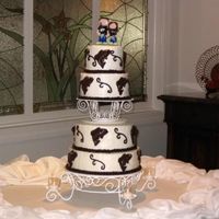 Janells_Cake.jpg This is my first wedding cake. The bride and groom had a fishing theme.