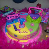 Glamour Cake Round vanilla cake covered with fondant. Decoration made with gum paste.