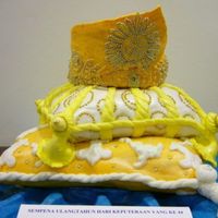 The Malaysia Royal King's Crown A 3 Tier cake specially design for the Malaysia Royal King. On top of the second royal pillow is the traditional Malaysia Royal Crown.