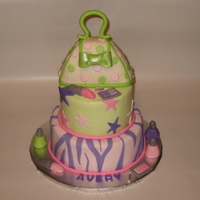 Purse/ Makeup BC w/ fondant accents. Rice krispies purse covered in fondant. Gumpaste makeup. Bow on the purse painted w/ luster dust. Thanks for looking...