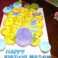 Spongebob House Ccc Yellow & Chocolate Cupcakes. Buttercream icing. It was a little tough figuring out the pineapple, but I think this turned out okay