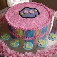 80 Birthday Cake 12" round vanilla cake with buttercream and mmf accents. Birthday motive. Bizcocho ponque de vainilla 12" con grasilla y...