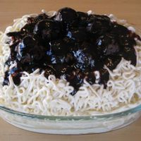 Spaghetti & Meatballs My first Spaghetti and Meatballs cake. The sauce was too dark, I don't like the way it turned out. Chocolate Fudge cake, raspberry...