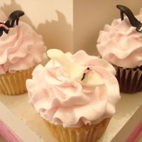 Shoe Fetish! Cupcakes made for a "Sex in the City" themed Bridal Shower.Gumpaste shoes with royal icing detailing...they drove me crazy!