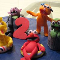 Elmo Sesame Street These are for my daughter's cake. When I finish the cake I will post the final picture!!.