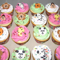 Zoo Cupcakes WASC cupcakes, with buttercream frosting. Zoo animals made from gumpast, with some hand painting.