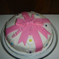 Fondant 1St First time using fondant. I hated it i thought i'd never use it again! Now I know about MMF and really like it.