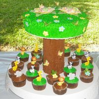 Twins In A Tree This was made for a twins baby shower. Safari was the theme of the shower, so I came up with this... Cupcakes with safari animals toppers...