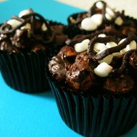 Rocky Road Cupcakes Chocolate cupcakes with marsmallow & chocolate toppings.