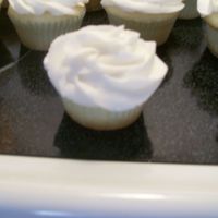 Wasc Cupcake WASC cupcake with 2D tip swirl (BC) on top. turned out really cute! I just made these with the leftover batter from my basketweave cake......