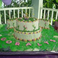 Mami_Cake_131.jpg The first birthday of my goddaughter, the flowers, stars and some leave are made in royal icing.