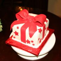 Sunflower_And_Gift_Cake_004.jpg Gift for a fine young man. I learned to make the bow from a tutorial on this site by Franjmc.