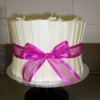 101_2210.jpg This is a 2 tier white chocolate cake I did.