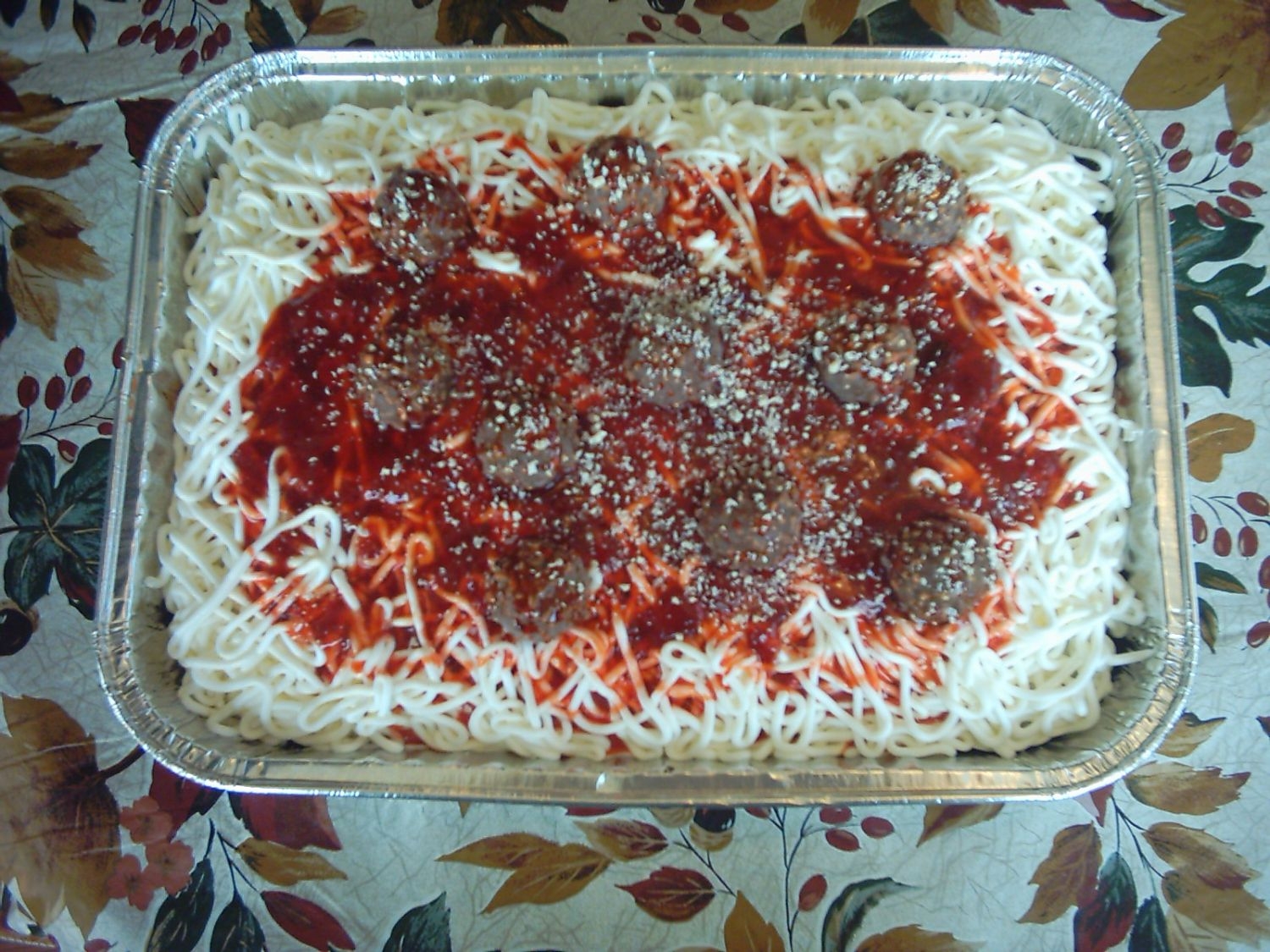Spaghetti Cake Yet another spaghetti cake. Thought this would be a good cake to try for a newbie. Buttercream noodles with strawberry topping as the sauce...