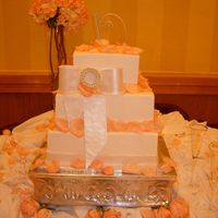 Dscn3077.jpg First cake in the 4.5 mo hiatus I've had to take from my blown knee. I made the bow out of gumpaste, the ribbon and bow runners are...