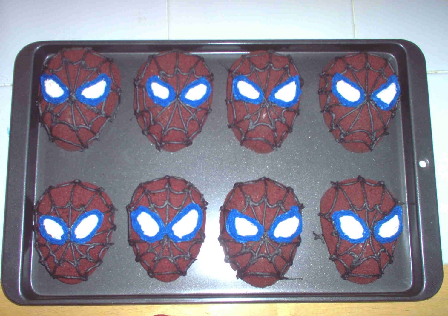 Spiderman Cakes My son had a bowling party for his 4th birthday but still wanted the Spiderman theme. I made the Spiderman heads to eliminate having to cut...