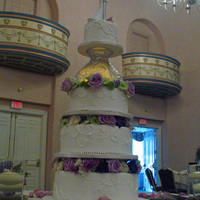 Heather buttercream icing, fresh flowers. the glass bowl was provided by the bride, and boy was it heavy! i was nervous about all the weight, but...