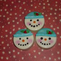 Christmas_Snowman.jpg Snow Lady Cookies made in Oreo cookie mold from spinningleaf.com.