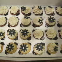 Daisy Flower Wedding Shower Cupcakes Black White 