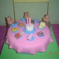 Teddy Bear Party Teddy bears made of modelling paste and the rest in sugar paste. This cake was made for my daughter.