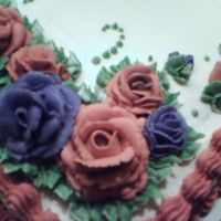 Roses close up of the roses on the cake.
