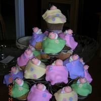 Baby Cupcakes Taken from Wilton Yearbook, gave the babies soothers instead of drawing on the mouths. They were a big hit.