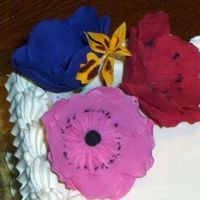 Anemone These are gumpaste anemone flowers that I made for my husband's birthday cake. I used thread for the stamens and dipped them in...