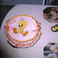 Tweety Covered in buttercream and the image is rice paper