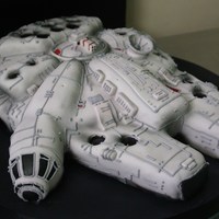 Millenium Falcon Cake 