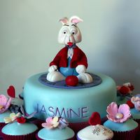 Alice In Wonderland Rabbit & Cupcakes...... Alice in Wonderland Rabbit & matching cupcakes...all edible.