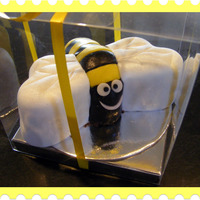 Bee chcocolate mud with fondant